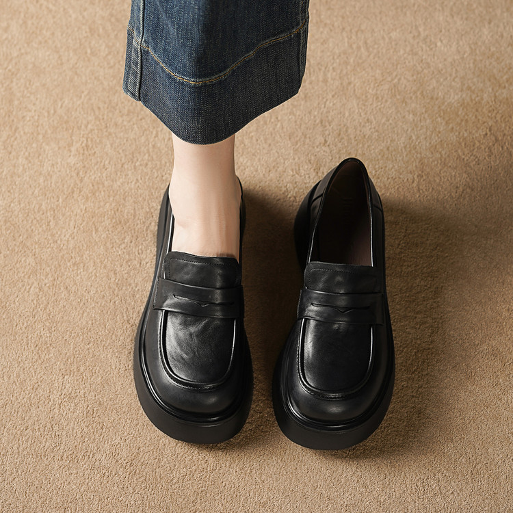 Women's Leather Loafers with Rubber Sole and Round Toe - Style k.html